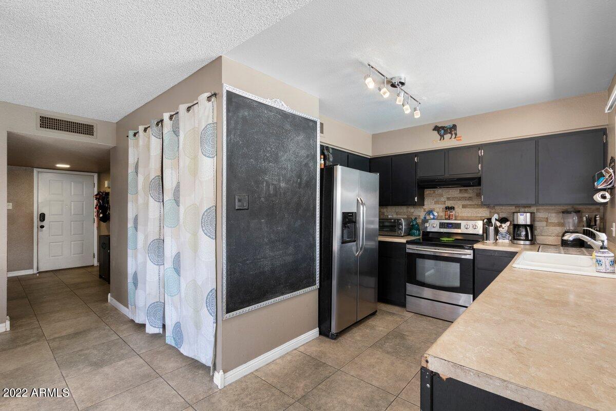4530 South Terrace Road Tempe, AZ 85282 - Photo 6 of 19 Kitchen (4)