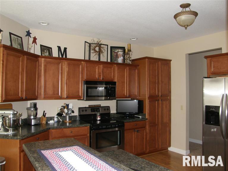 3101 Valley View Court Clinton, IA 52732 - Photo 3 of 24 Gallery Image 3