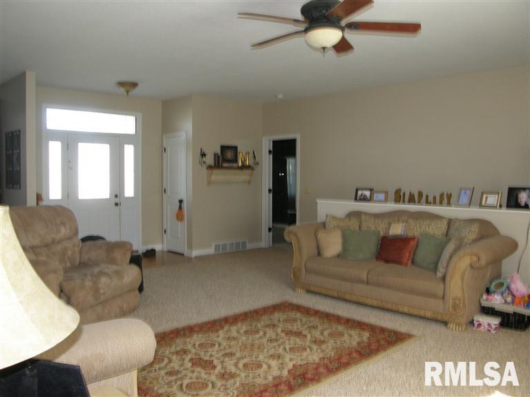 3101 Valley View Court Clinton, IA 52732 - Photo 6 of 24 Gallery Image 6