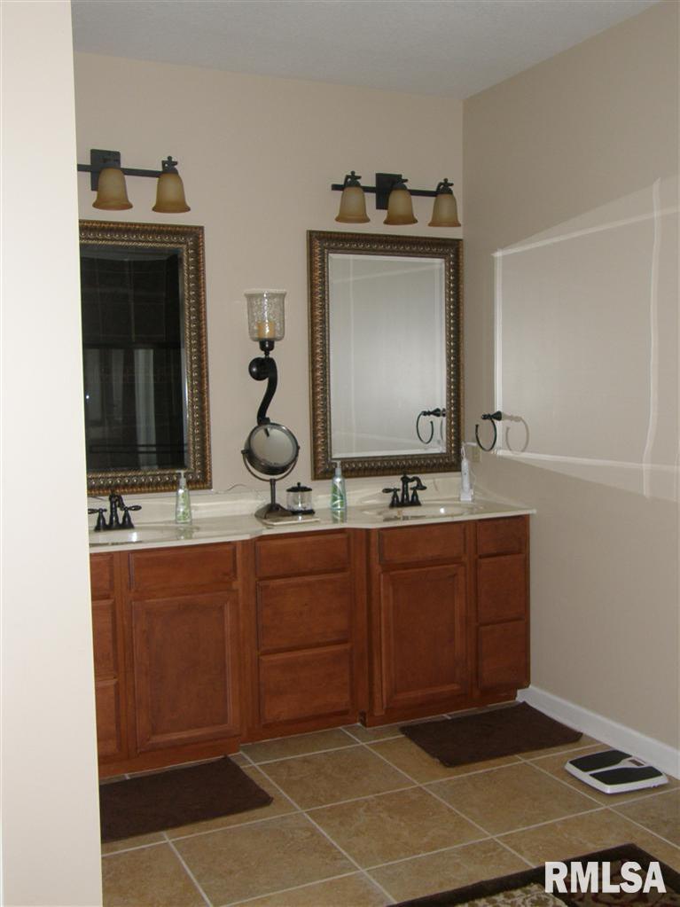 3101 Valley View Court Clinton, IA 52732 - Photo 9 of 24 Gallery Image 9