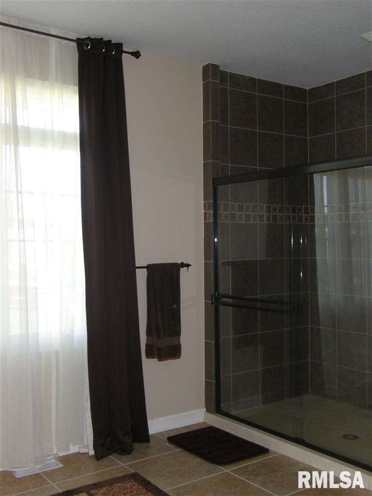 3101 Valley View Court Clinton, IA 52732 - Photo 10 of 24 Gallery Image 10
