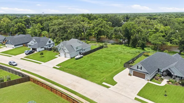 $120,000 | 208 Creekside Lane, Lake Jackson, TX 77566