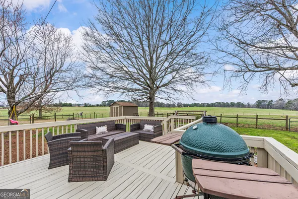 a view of a tennis court