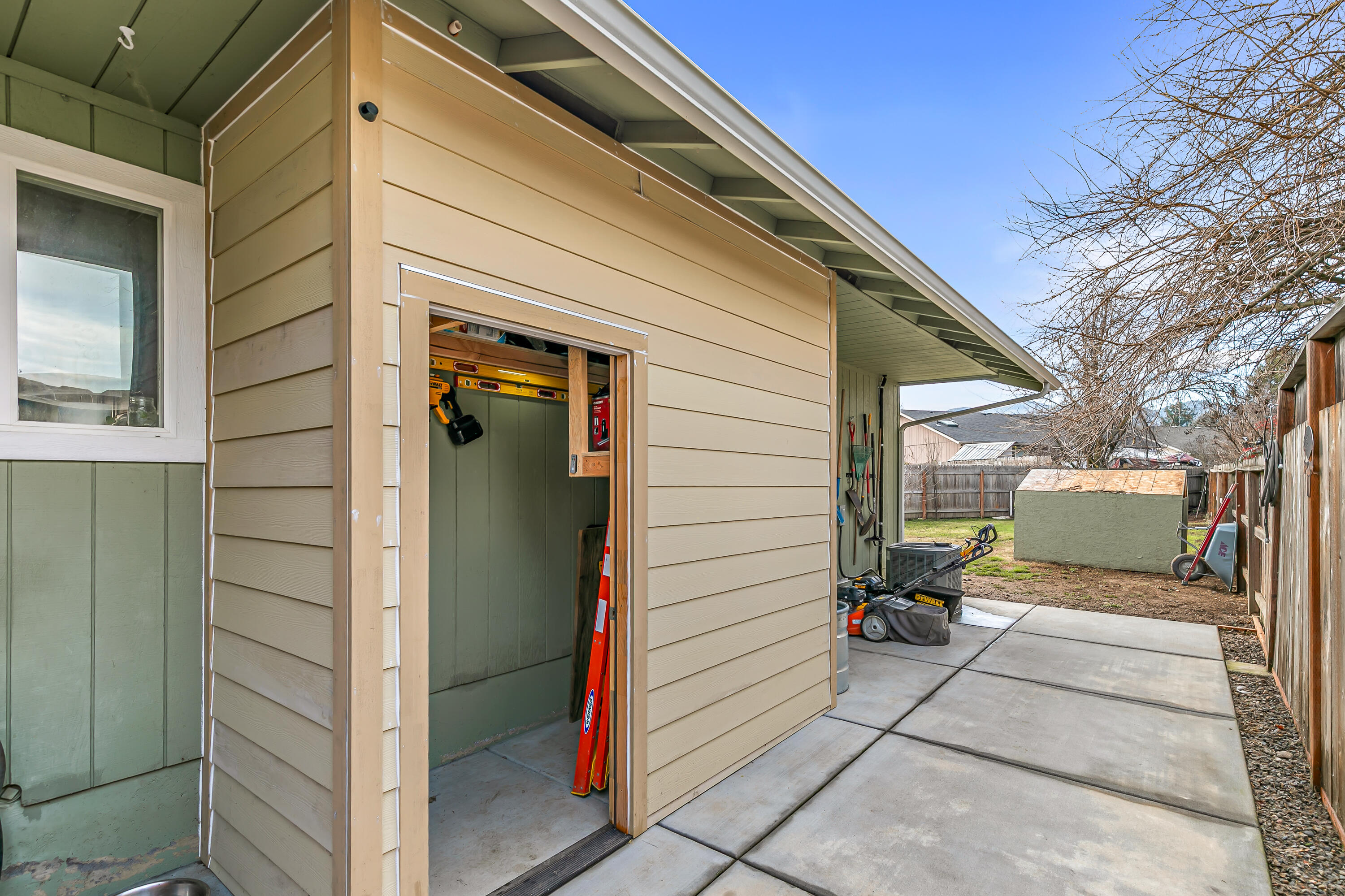 3712 Colver Road Phoenix, OR 97535 - Photo 31 of 38 Attached shed