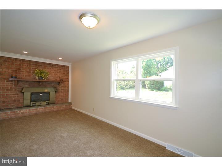 902 Rutledge Avenue Horsham, PA 19044 - Photo 14 of 25 Family Room