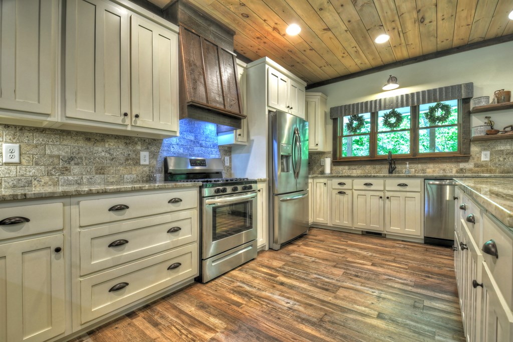 3181 Sugar Creek Road Blue Ridge, GA 30513 - Photo 15 of 71