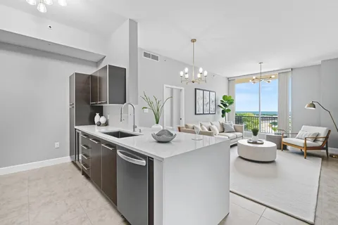 $879,900 | 550 Okeechobee Boulevard, Unit LPH05, West Palm Beach, FL 33401