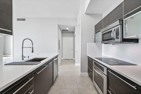 $879,900 | 550 Okeechobee Boulevard, Unit LPH05, West Palm Beach, FL 33401