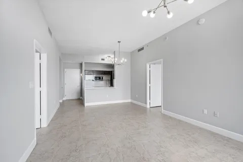 $879,900 | 550 Okeechobee Boulevard, Unit LPH05, West Palm Beach, FL 33401