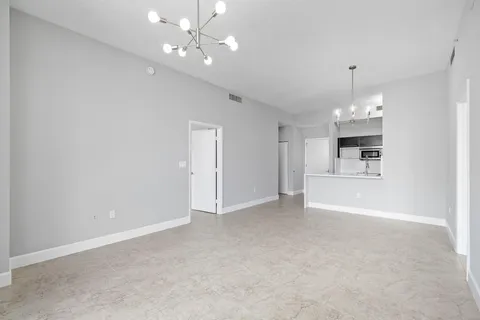 $879,900 | 550 Okeechobee Boulevard, Unit LPH05, West Palm Beach, FL 33401