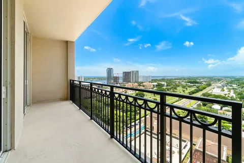 $879,900 | 550 Okeechobee Boulevard, Unit LPH05, West Palm Beach, FL 33401