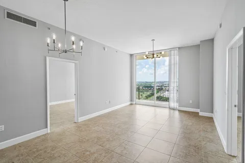 $879,900 | 550 Okeechobee Boulevard, Unit LPH05, West Palm Beach, FL 33401