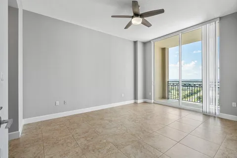 $879,900 | 550 Okeechobee Boulevard, Unit LPH05, West Palm Beach, FL 33401