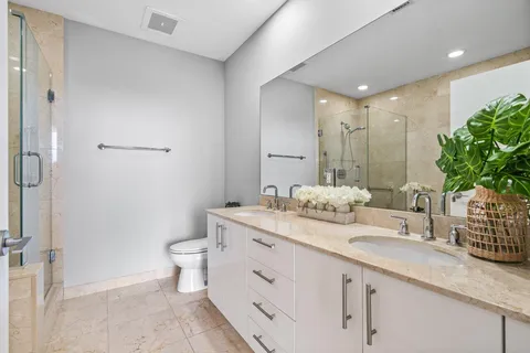 $879,900 | 550 Okeechobee Boulevard, Unit LPH05, West Palm Beach, FL 33401