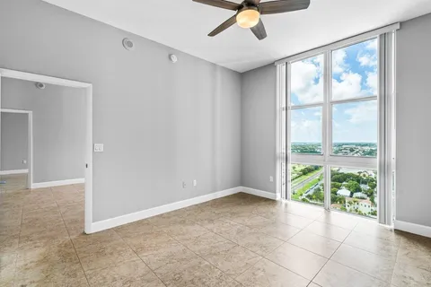 $879,900 | 550 Okeechobee Boulevard, Unit LPH05, West Palm Beach, FL 33401