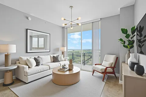 $879,900 | 550 Okeechobee Boulevard, Unit LPH05, West Palm Beach, FL 33401