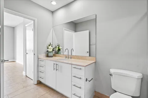 $879,900 | 550 Okeechobee Boulevard, Unit LPH05, West Palm Beach, FL 33401