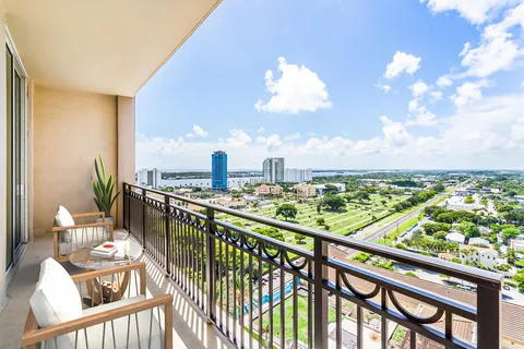 $879,900 | 550 Okeechobee Boulevard, Unit LPH05, West Palm Beach, FL 33401