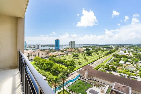 $879,900 | 550 Okeechobee Boulevard, Unit LPH05, West Palm Beach, FL 33401