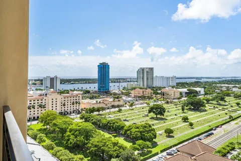 $879,900 | 550 Okeechobee Boulevard, Unit LPH05, West Palm Beach, FL 33401