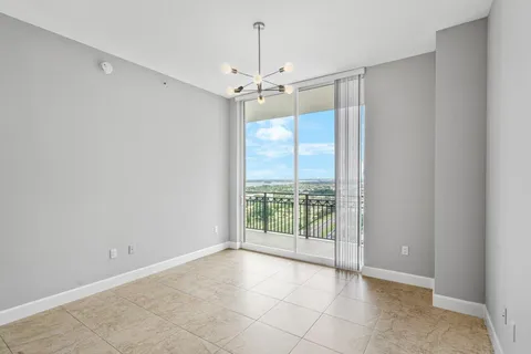 $879,900 | 550 Okeechobee Boulevard, Unit LPH05, West Palm Beach, FL 33401