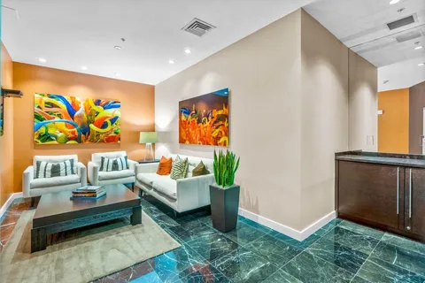 $879,900 | 550 Okeechobee Boulevard, Unit LPH05, West Palm Beach, FL 33401