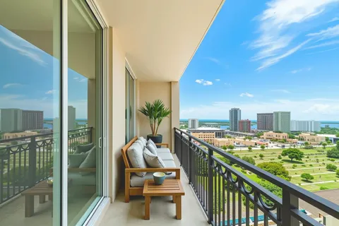 $879,900 | 550 Okeechobee Boulevard, Unit LPH05, West Palm Beach, FL 33401