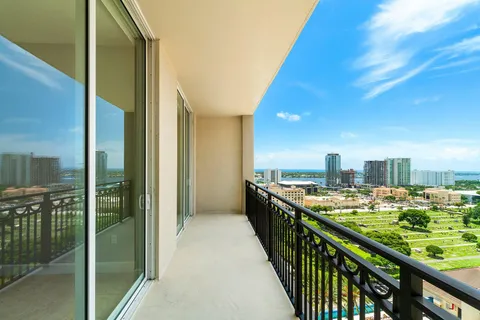 $879,900 | 550 Okeechobee Boulevard, Unit LPH05, West Palm Beach, FL 33401