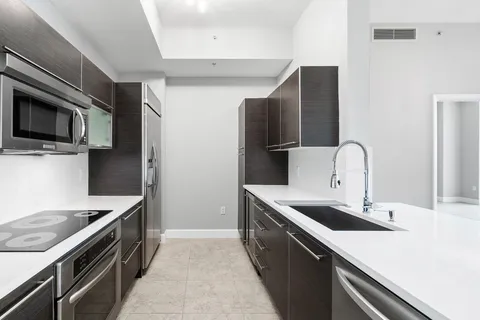 $879,900 | 550 Okeechobee Boulevard, Unit LPH05, West Palm Beach, FL 33401