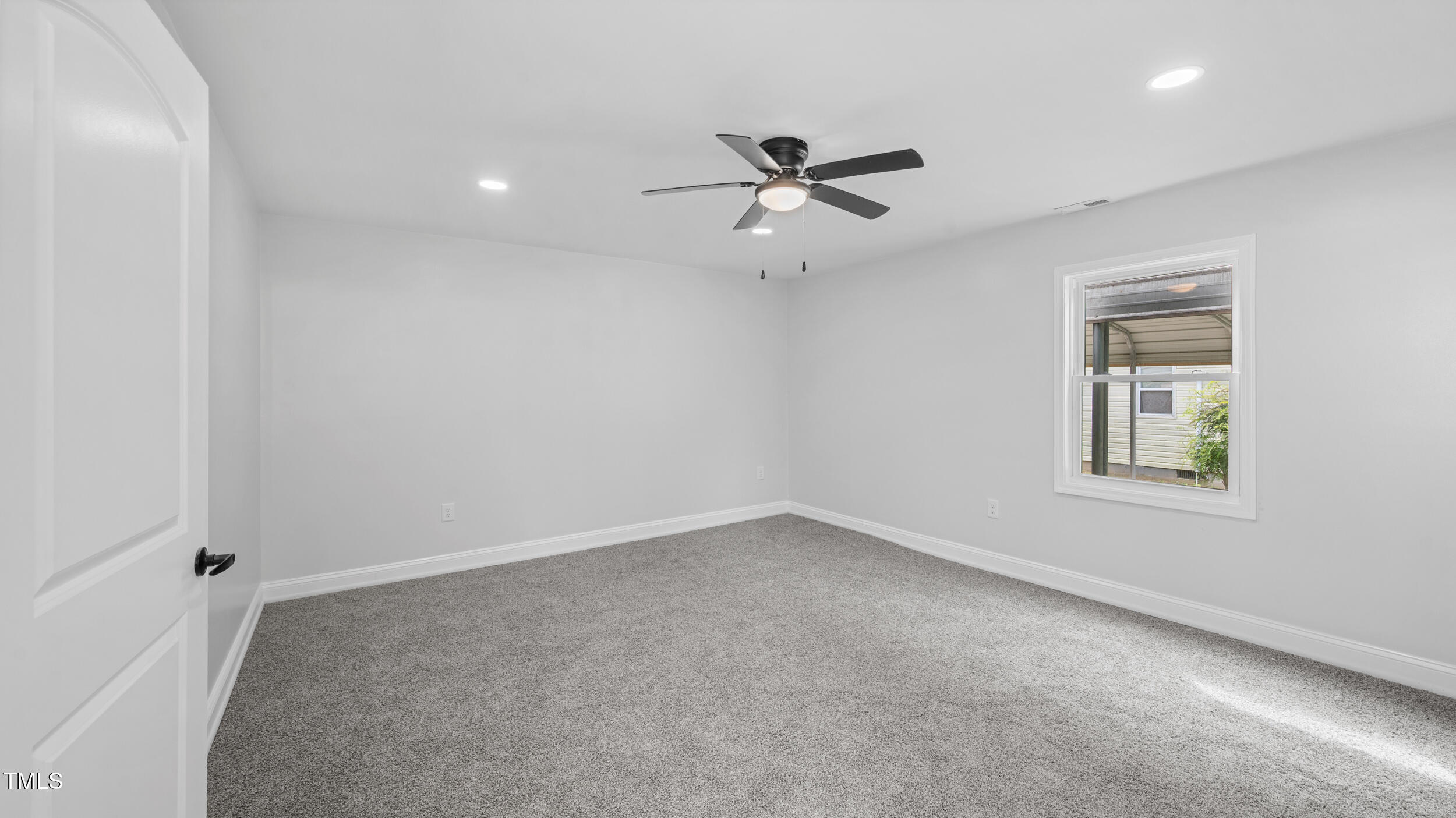 2634 William Allen Road Burlington, NC 27217 - Photo 19 of 37 an empty room with a window and ceiling fan