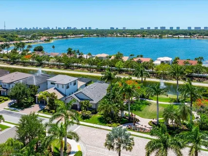 $995,000 | 7225 Wilton Drive North, Naples, FL 34109