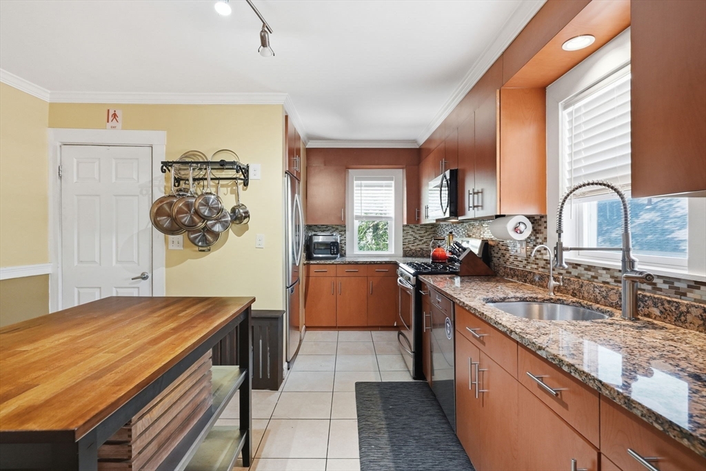 139 Sycamore Street, Unit 139 Belmont, MA 02478 - Photo 7 of 29