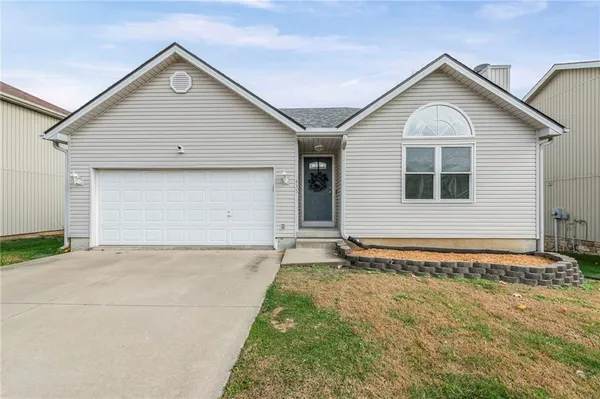 $250,000 | 435 North Queen Ridge Avenue, Independence, MO 64056