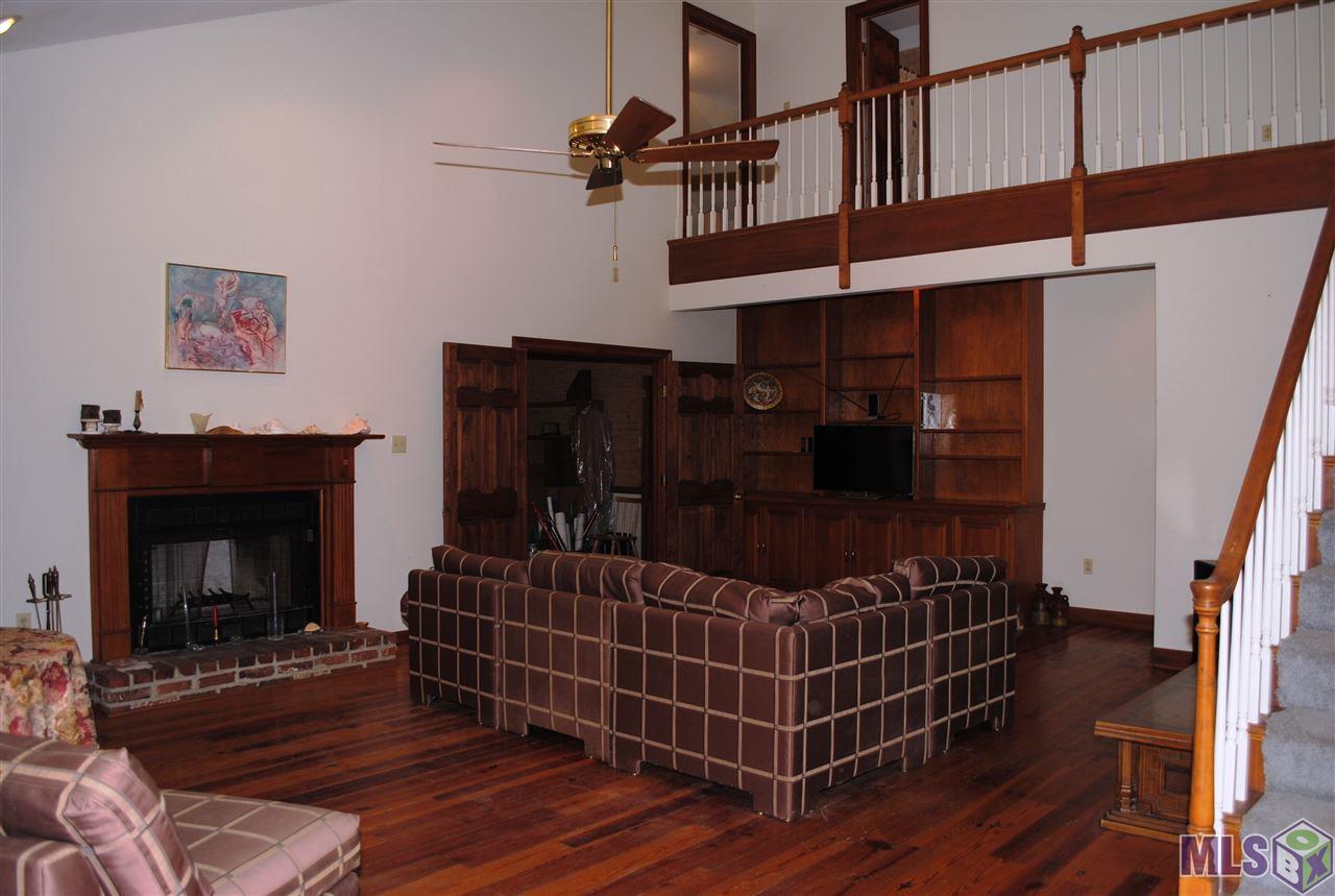 449 Rodney Drive Baton Rouge, LA 70808 - Photo 2 of 12 Living Room