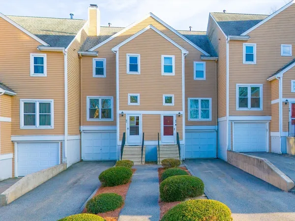 $2,550 | 82 Camelot Drive, Unit 82, Worcester, MA 01602