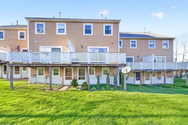 $2,550 | 82 Camelot Drive, Unit 82, Worcester, MA 01602