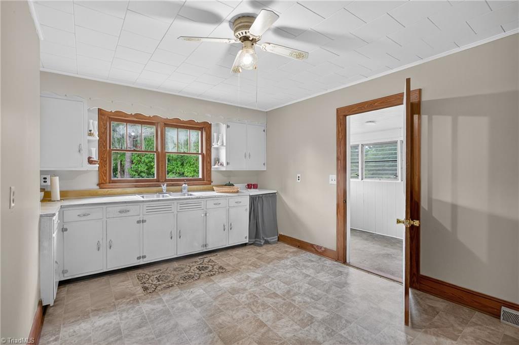 110 Cardinal Road Madison, NC 27025 - Photo 7 of 17