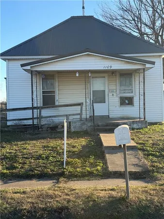 1109 West 11th Street, Coffeyville, KS 67337