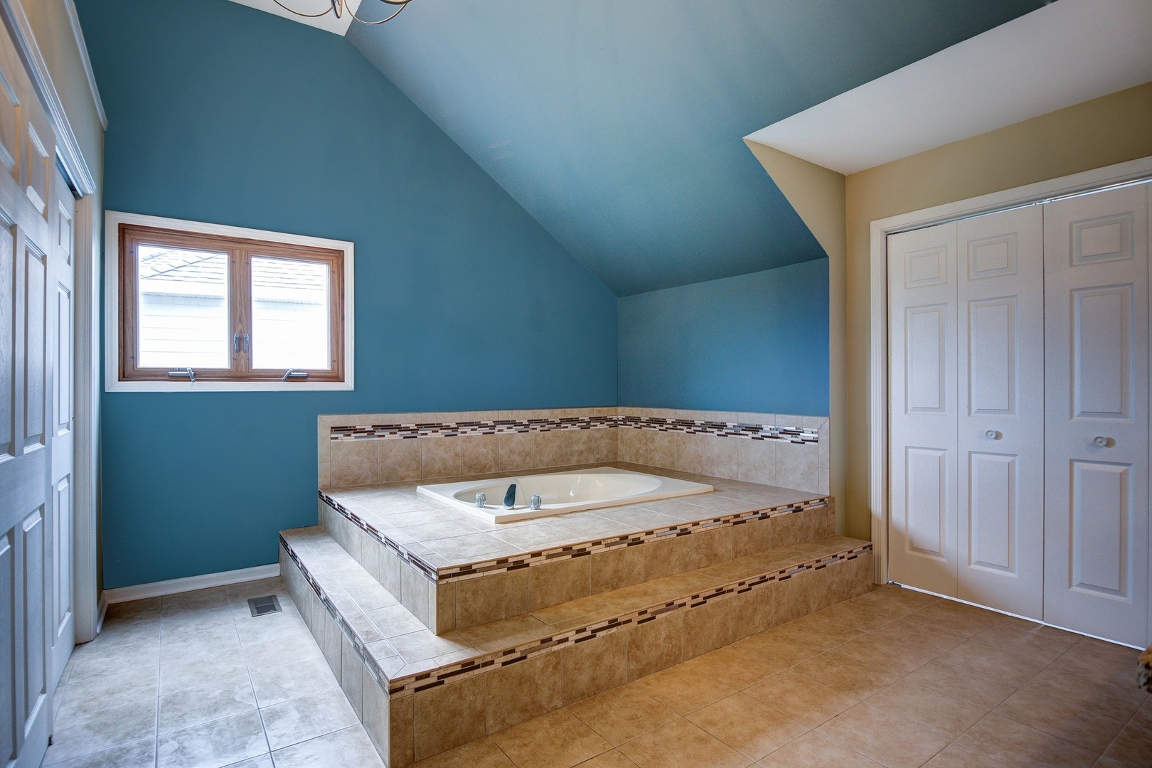 1945 Slippery Rock Road Naperville, IL 60565 - Photo 18 of 35 a bathroom with a tub sink and mirror