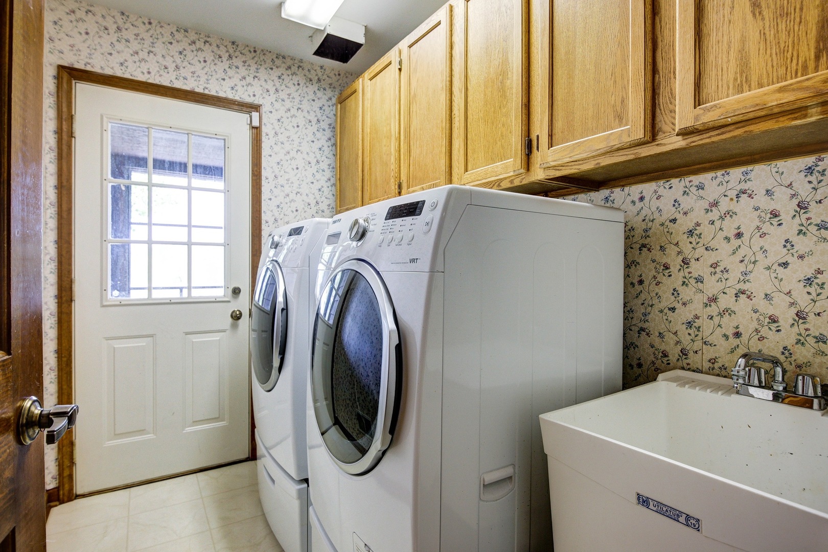 1945 Slippery Rock Road Naperville, IL 60565 - Photo 10 of 35 a utility room with dryer and washer
