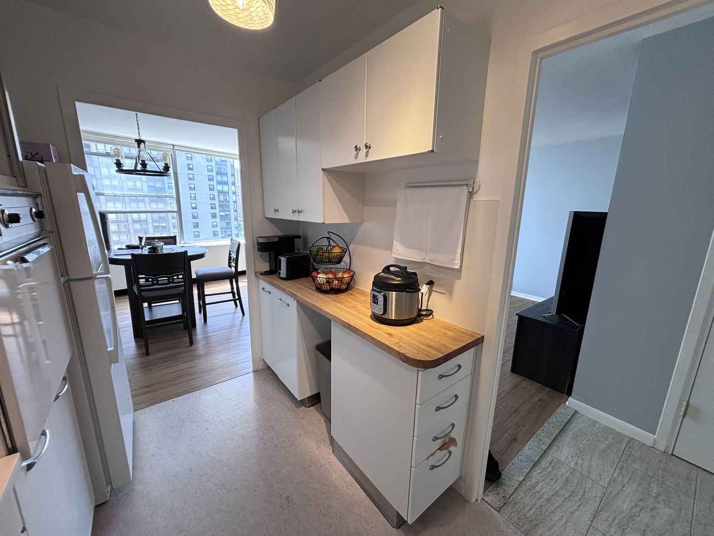 5757 North Sheridan Road, Unit 7D Chicago, IL 60660 - Photo 8 of 20 Gallery Image 8