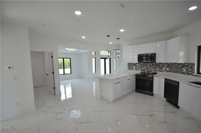 $2,600 | 1234 Bermar Street, Fort Myers, FL 33913