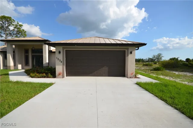 $2,600 | 1234 Bermar Street, Fort Myers, FL 33913