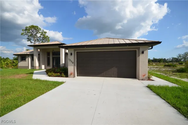 $2,600 | 1234 Bermar Street, Fort Myers, FL 33913