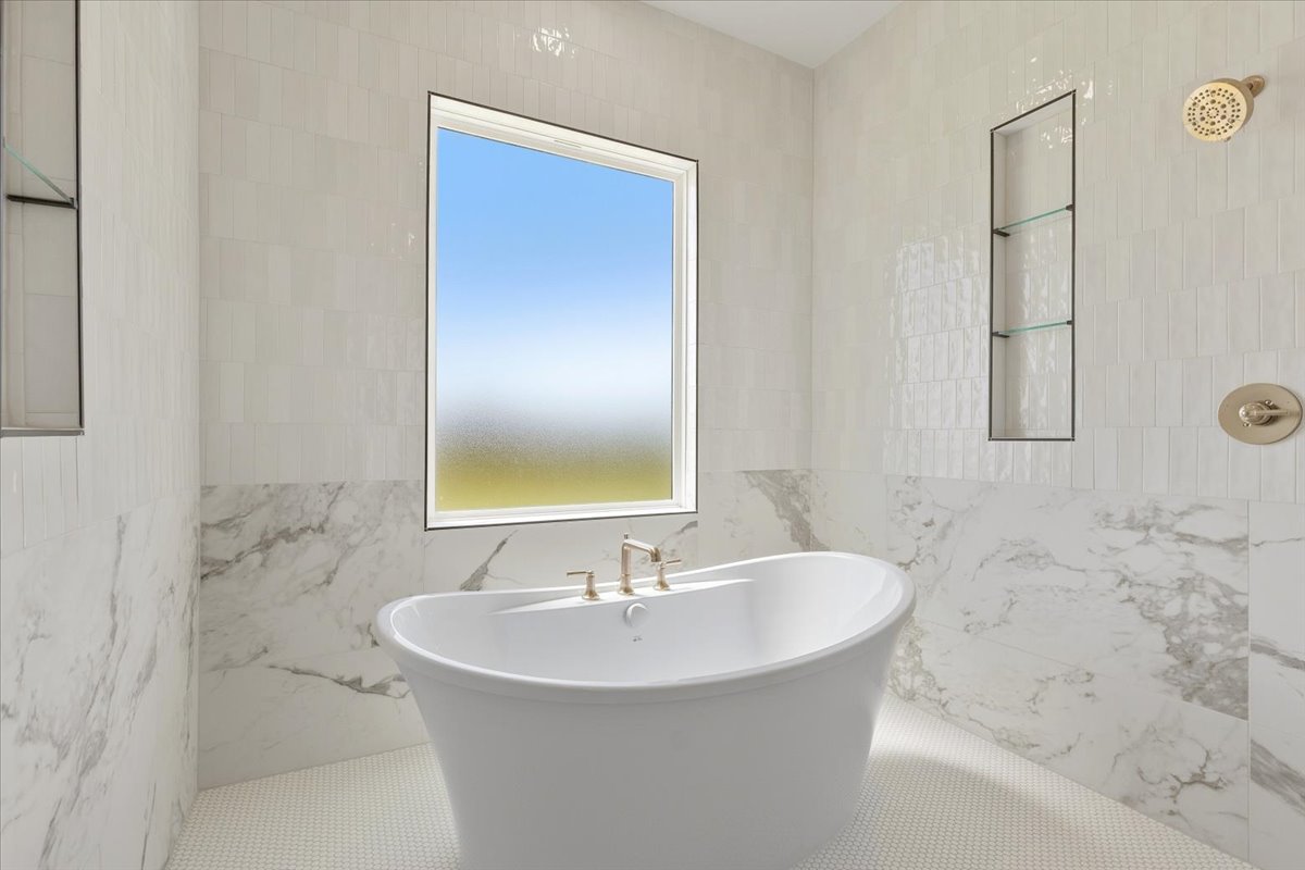224 Sandia Loop Kingsland, TX 78639 - Photo 19 of 32 a bathroom with a sink and a mirror