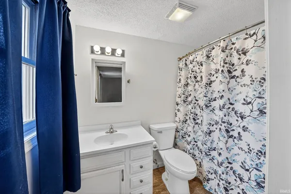 $200,000 | 9857 North Skyline Drive, Syracuse, IN 46567