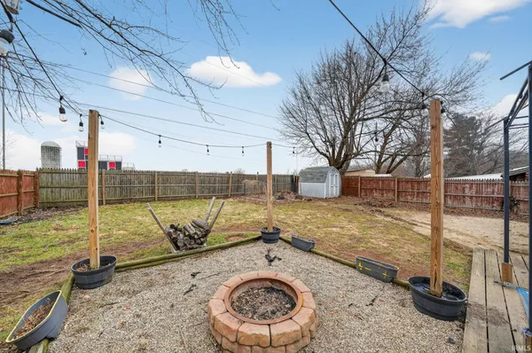 $200,000 | 9857 North Skyline Drive, Syracuse, IN 46567