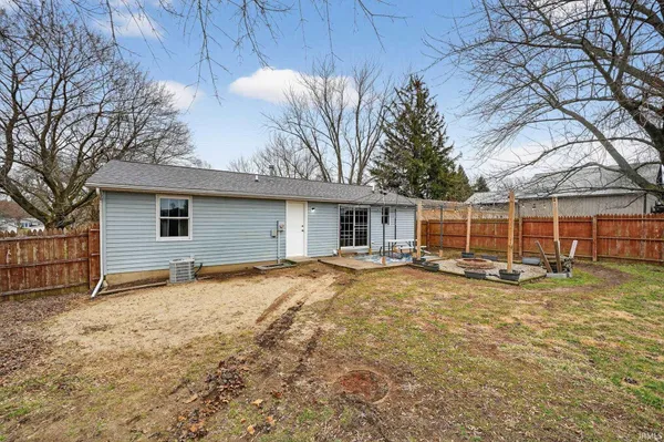 $200,000 | 9857 North Skyline Drive, Syracuse, IN 46567