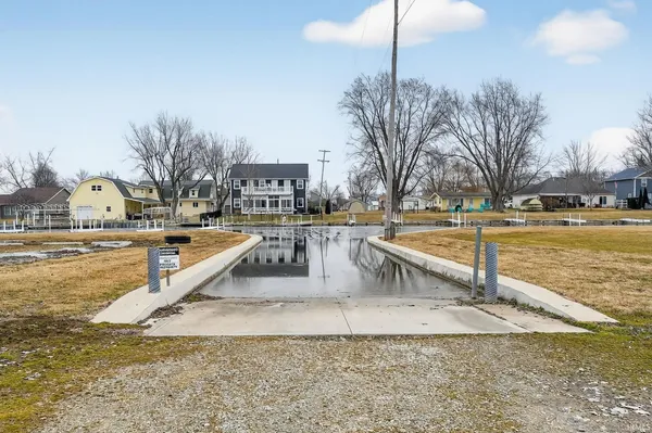 $200,000 | 9857 North Skyline Drive, Syracuse, IN 46567