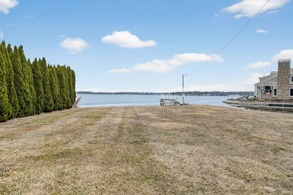 $200,000 | 9857 North Skyline Drive, Syracuse, IN 46567